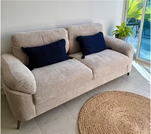 Smart TV, table tennis - Modern apartment in Coronado with large balcony and views, steps from the beach (Las Lajas)