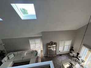 Living area - Modern 3bed 2.5bath house near downtown Omaha (Omaha)