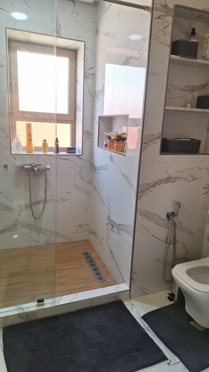 Suite, vue jardin | Salle de bain