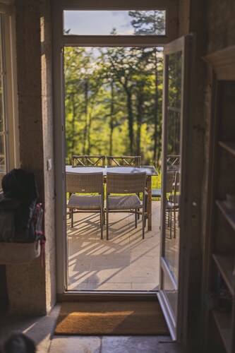 Maison forestière de l'Herbue, idéale pour un séjour en pleine nature.