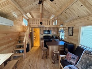 Living area - Cozy Cabin Escape in Delaware County Mountains (Masonville)