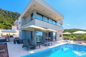 Pool - Brand New Luxury Villa Aurea with Pool & Stunning Views (Čilipi)