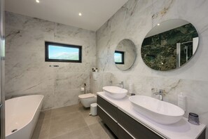 Shower, hair dryer, towels, soap - Brand New Luxury Villa Aurea with Infinity Pool & Stunning Views (Čilipi)