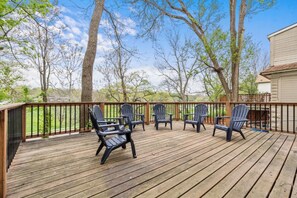 Terrace/patio - The Locust Estate - Gillham Park - 4 Bedrooms - Walk to KC Streetcar (Kansas City)