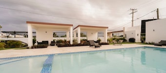 Family Villa w Pool BBQ 5 Min From Macao Beach