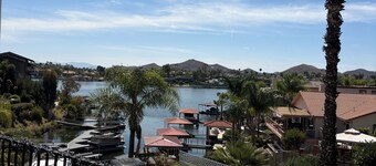 4-bedroom house in lovely Canyon Lake with boat dock