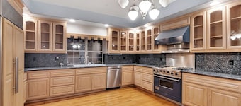 4-bedroom house in lovely Canyon Lake with boat dock