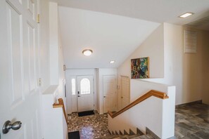 Interior - Large Kitchen w/Views, Hiking, Near Zion + Bryce (Kanab)