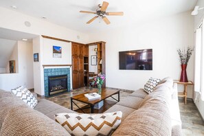 TV, fireplace, offices - Large Kitchen w/Views, Hiking, Near Zion + Bryce (Kanab)