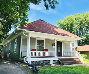 Exterior - The Park House: 3 Bed near KC, Weddings, WC26 (De Soto)