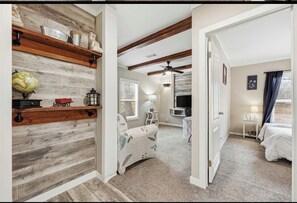 3 chambres, fer et planche à repasser, Wi-Fi, draps fournis