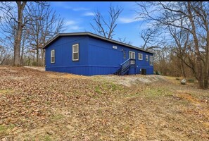 Exterior - Spacious 3 BR ranch retreat with golf course views (Mabank)