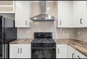 Private kitchen - Spacious 3 BR ranch retreat with golf course views (Mabank)