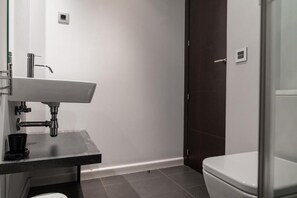 Single Room, Private Bathroom | Bathroom - Rooms Centro de Madrid (Madrid)