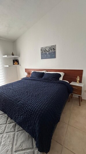 1 bedroom, iron/ironing board, free WiFi, bed sheets - ROOM WITH PRIVATE BATHROOM, IN A HOUSE WITH SHARED AMENITIES AND A POOL (Palmira)