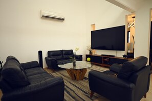 Smart-tv, tv-spel och en stereo
