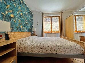 Bügeleisen/Bügelbrett, Reisekinderbett, kostenloses WLAN, Bettwäsche