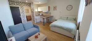 Iron/ironing board, bed sheets - Studio near the historic center (Dinan)