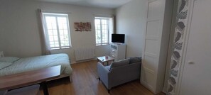 Living area - Studio near the historic center (Dinan)