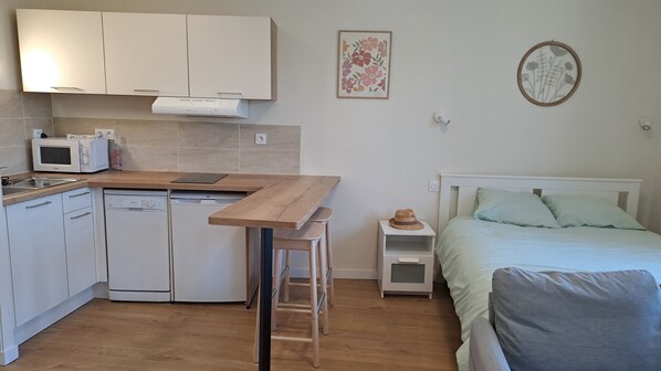 Iron/ironing board, bed sheets - Studio near the historic center (Dinan)