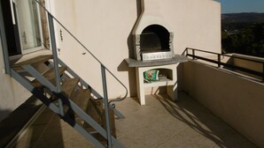 A rooftop with a stone oven, a staircase, and a view of the landscape. - T3 exceptional sea view with large equipped terrace (Cassis)