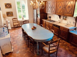 Private kitchen - Magnificent family villa with swimming pool near Disneyland Paris (Gastins)