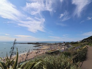 Beach nearby - Salt &amp; Stone (Lyme Regis)