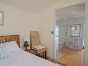 2 bedrooms, individually decorated, individually furnished, free WiFi - Salt &amp; Stone (Lyme Regis)