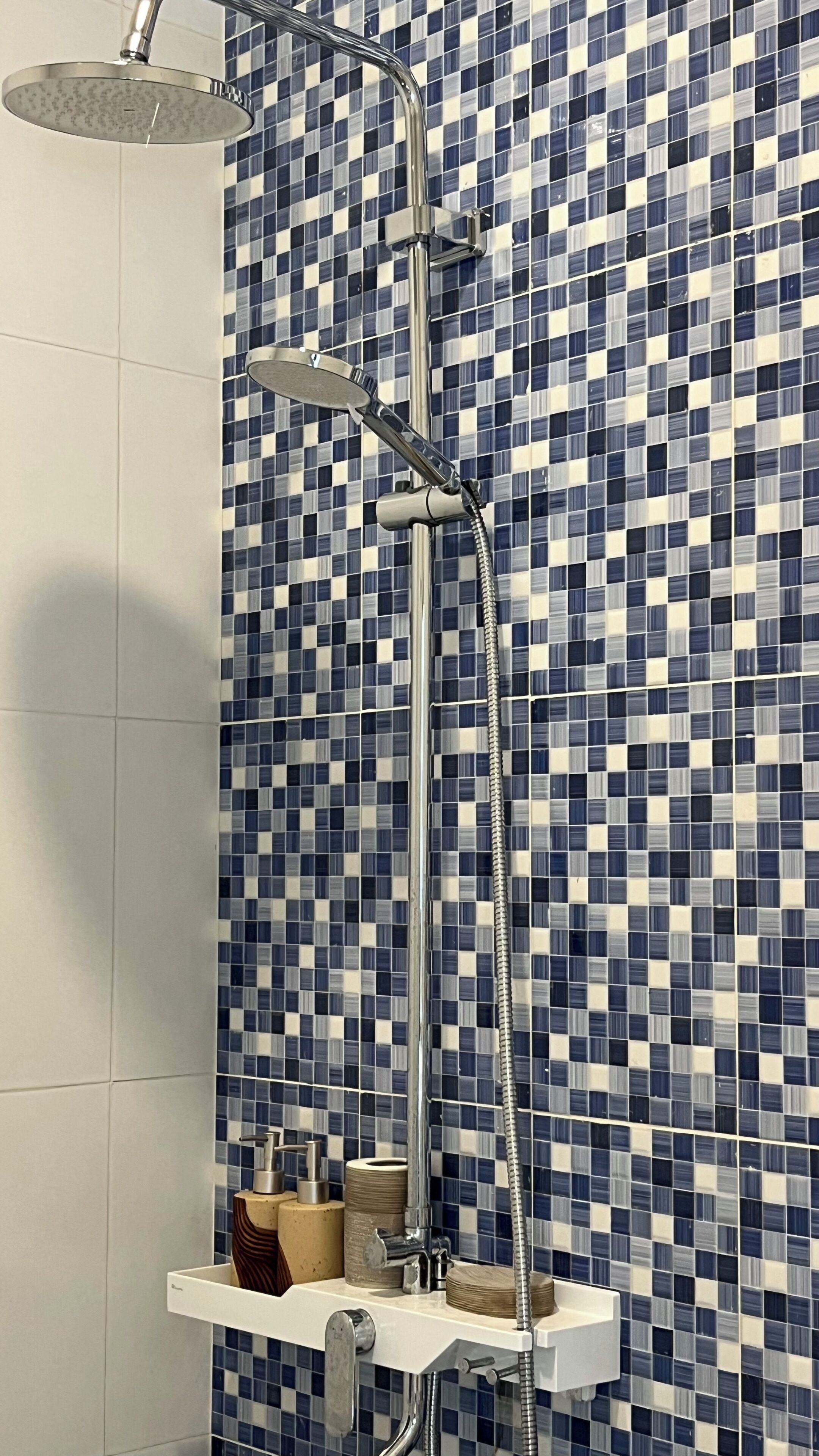 Ducha, toallas, jabón, shampoo