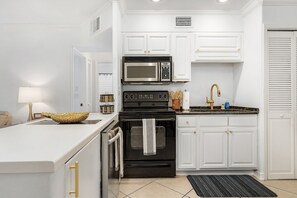 Private kitchen - Cozy Palm Pad (Naples)