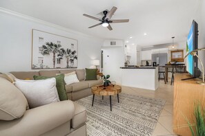 Living area - Cozy Palm Pad (Naples)