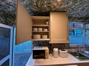 Apartamento família | Cozinha privada | Geladeira grande, micro-ondas, fogão, cooktop
