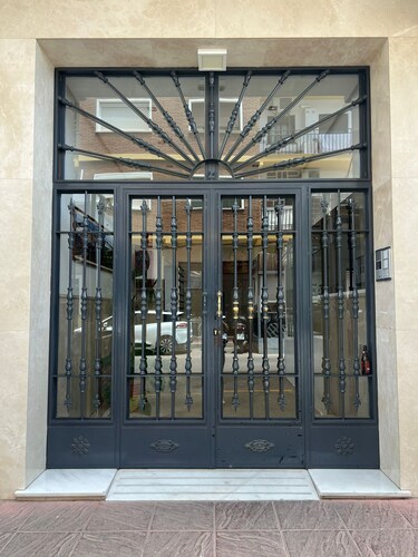DOWNTOWN MARINA APARTMENT
