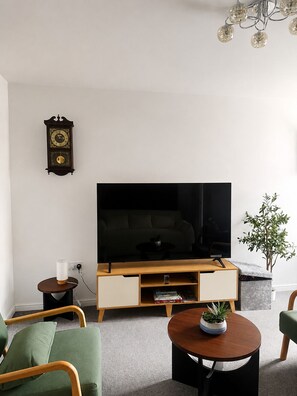 Smart TV, books - Relaxing Modern Stay for Families and Groups (Bridgwater)