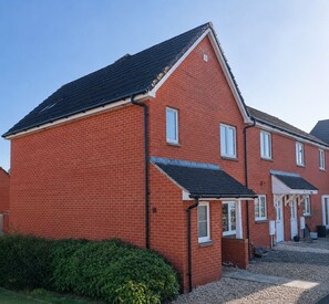Exterior - Relaxing Modern Stay for Families and Groups (Bridgwater)