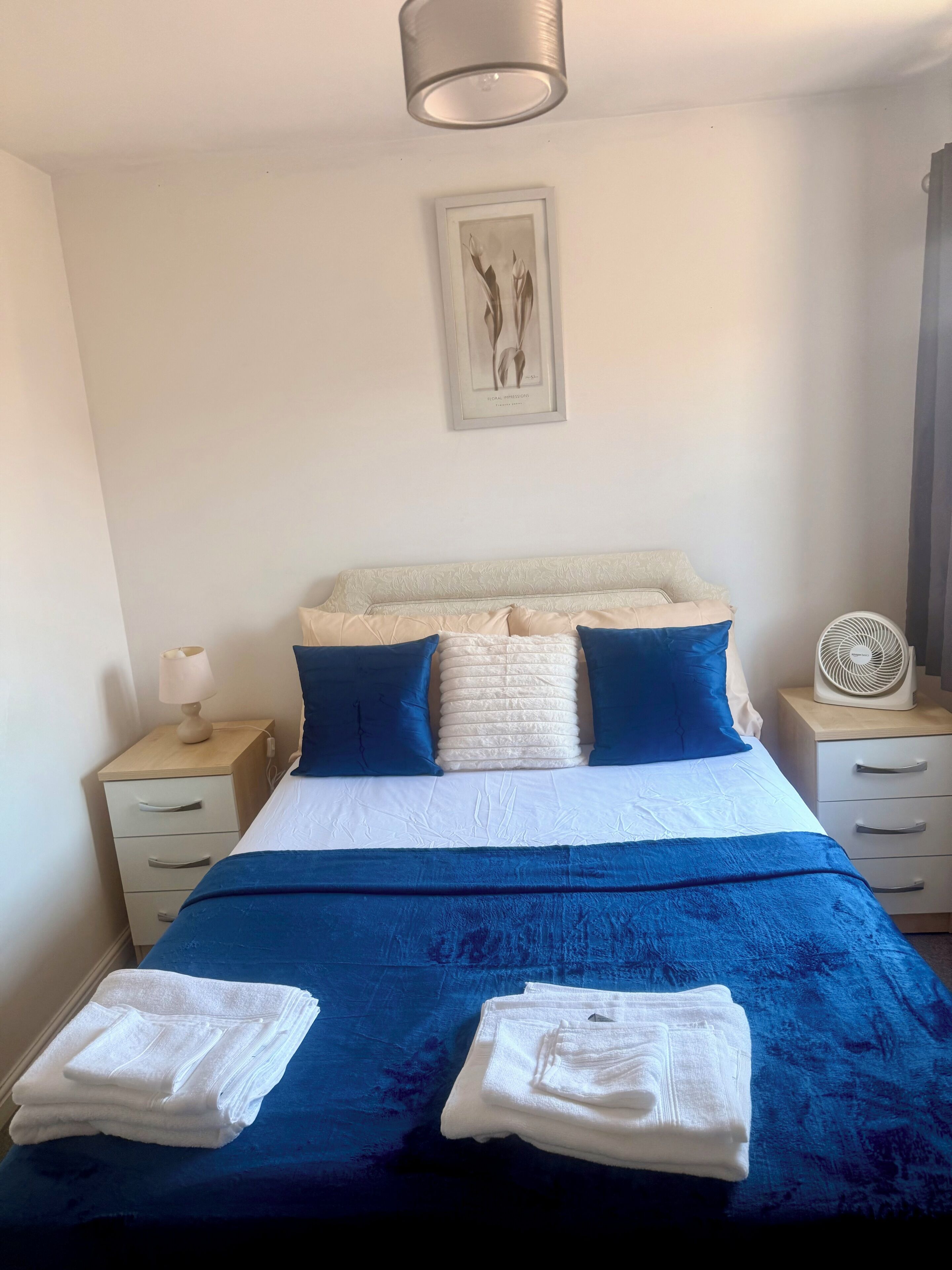 3 bedrooms, desk, iron/ironing board, WiFi (free)