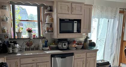 Fabulous 4-bedroom house in East Meadow perfect for your getaway