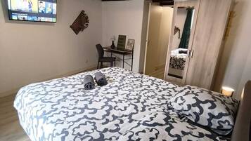 1 chambre, bureau, fer et planche à repasser, Wi-Fi gratuit