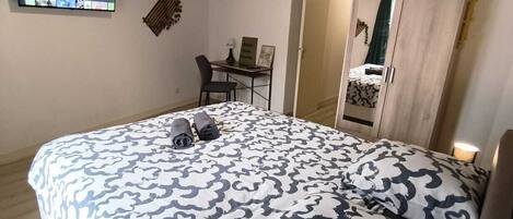 1 bedroom, desk, iron/ironing board, free WiFi