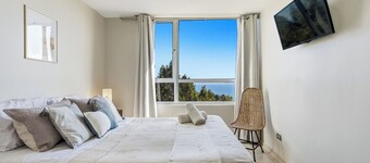 Relaxing Family Condo with Ocean View & Pools in Costa Algarrobo