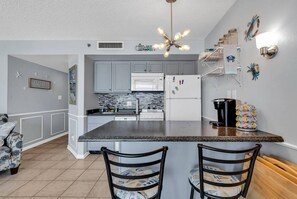 Private kitchen - Ocean Forest Plaza 912 (Myrtle Beach)