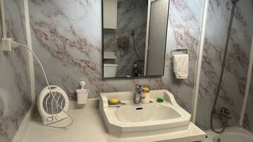 Casa familiar, balcón, vistas al jardín | Baño
