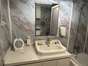 Casa familiar, balcón, vistas al jardín | Baño