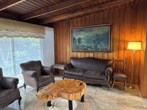 Casa familiar, balcón, vistas al jardín | Zona de estar