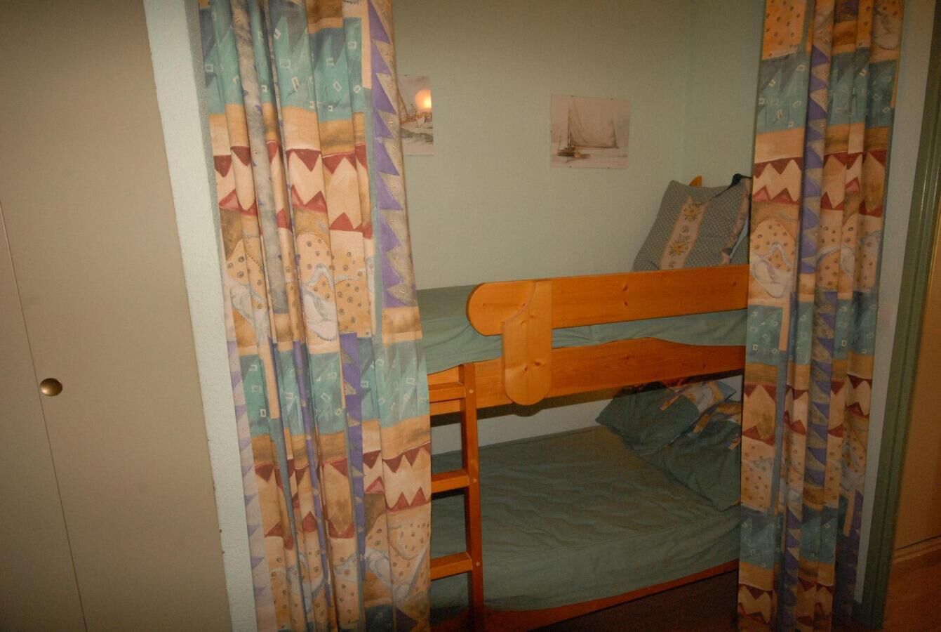 WiFi, bed sheets
