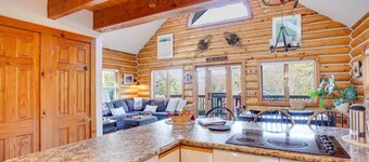 Handcrafted Vermont Chalet • Walk to Lake • Fire Pit • Private Deck • AC