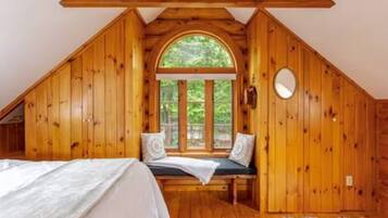 Iron/ironing board, travel crib, internet, bed sheets