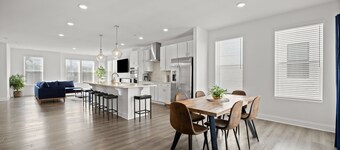 Modern Spacious Loft -3BR w/ Office + Free Parking