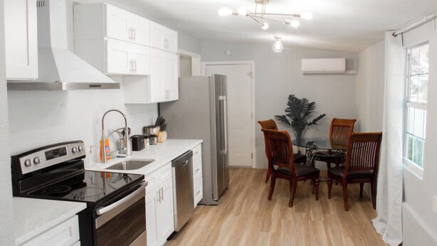 Private kitchen - Cozy Tampa Getaway w/ 3 Bedrooms, TVs & Full Kitchen (Tampa)