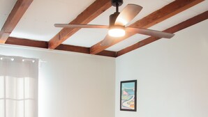 3 bedrooms, iron/ironing board, WiFi - Cozy Tampa Getaway w/ 3 Bedrooms, TVs & Full Kitchen (Tampa)